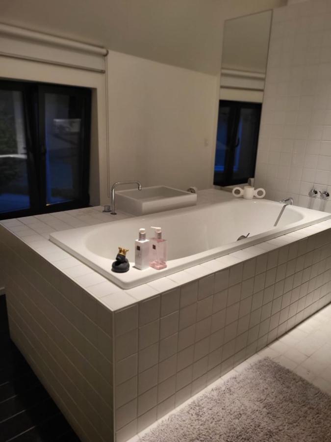 Gezellige Moderne Woning Met Zwemvijver Halle  Exterior photo